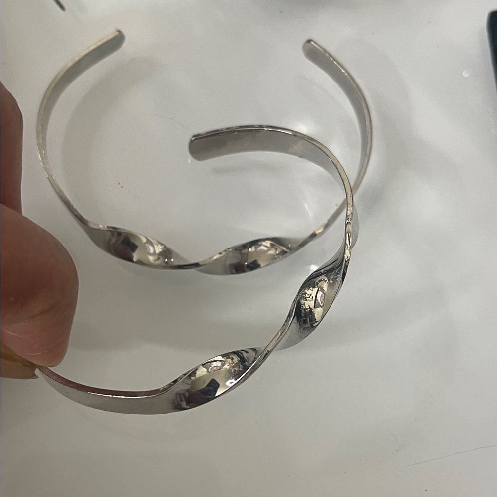 Bracelet Sleek Silver Women's Twist Cuff styled - Picture 4 of 5